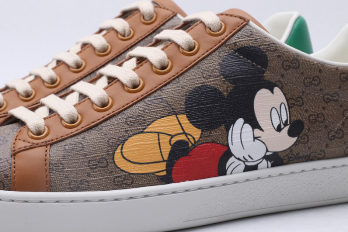 GC ACE EMBROIDERED LOW-TOP SNEAKER GC-19