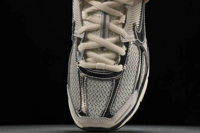 Nike Zoom Vomero 5 Photon Dust Metallic Silver  FD0884-025