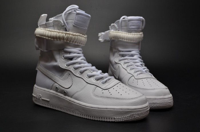 Nike WMNS SF FORCE 1 “Triple White”  903270 100